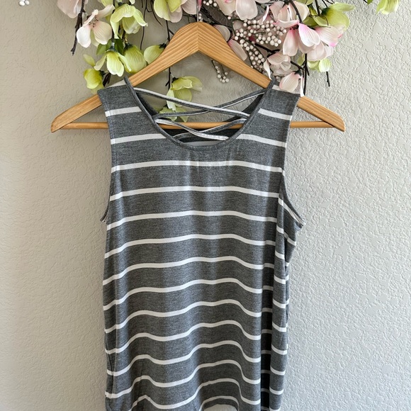 Rumi + Ryder girls stripped sleeveless top size 12/14 - Picture 3 of 4